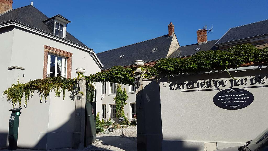 La façade de notre hôtel particulier du XVIIIe siècle, rue du Paulmier à Épernay