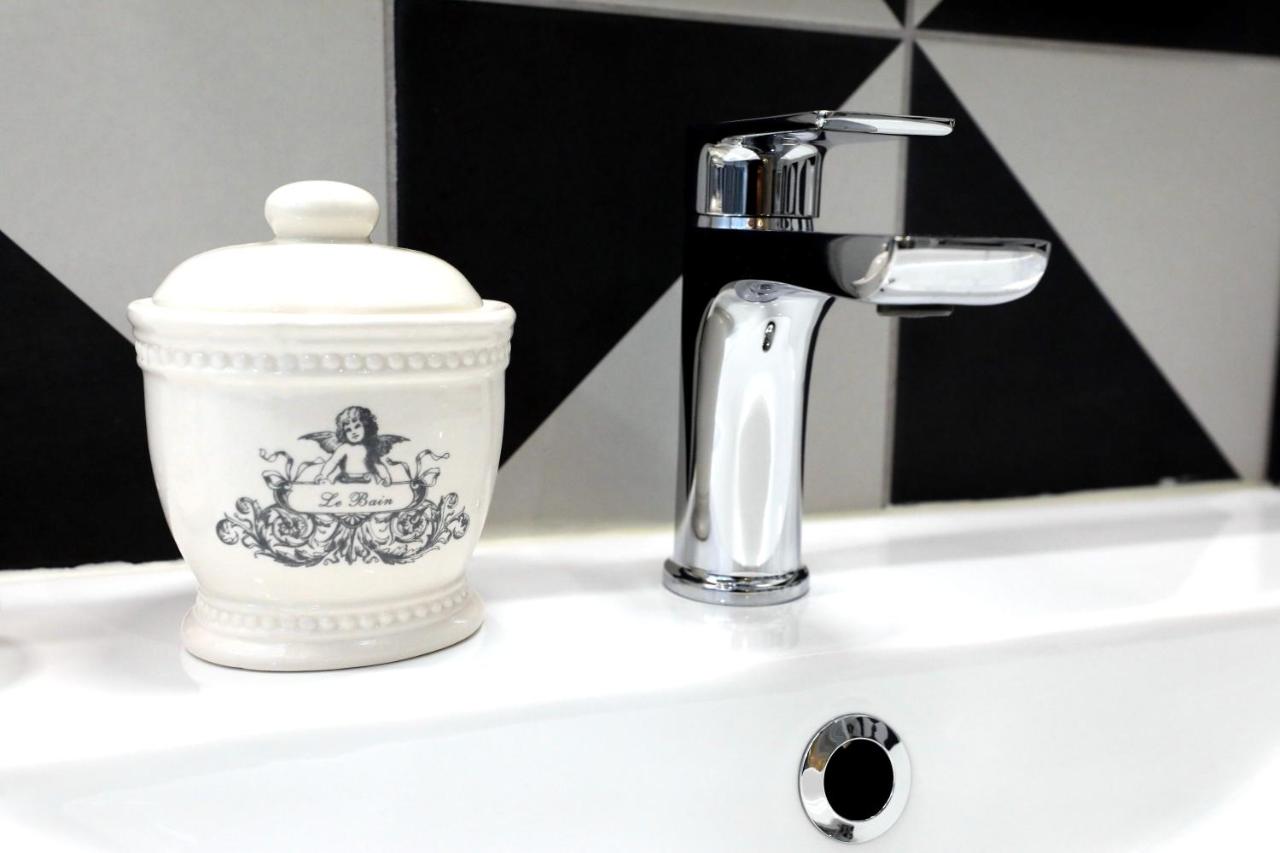 Vasque et robinetterie d'une salle de bain
